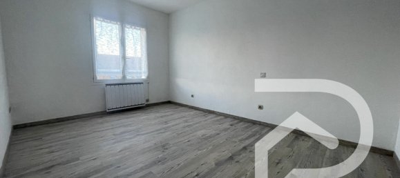 Edificio de 1 dormitorio en Crepy-en-Valois, France No. 157928 4