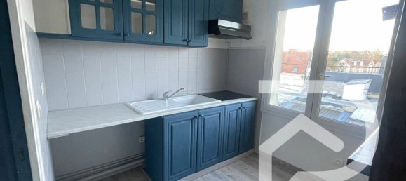 Edificio de 1 dormitorio en Crepy-en-Valois, France No. 157928 3