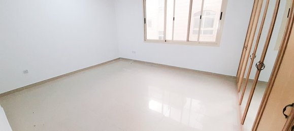 Вилла с 4 спальнями в Абу-Даби, ОАЭ № 6376 18