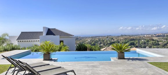 5 bedrooms Villa in Malaga, Spain No. 21077 8