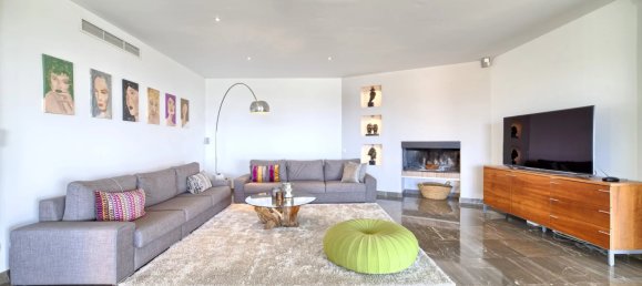 5 bedrooms Villa in Malaga, Spain No. 21077 4