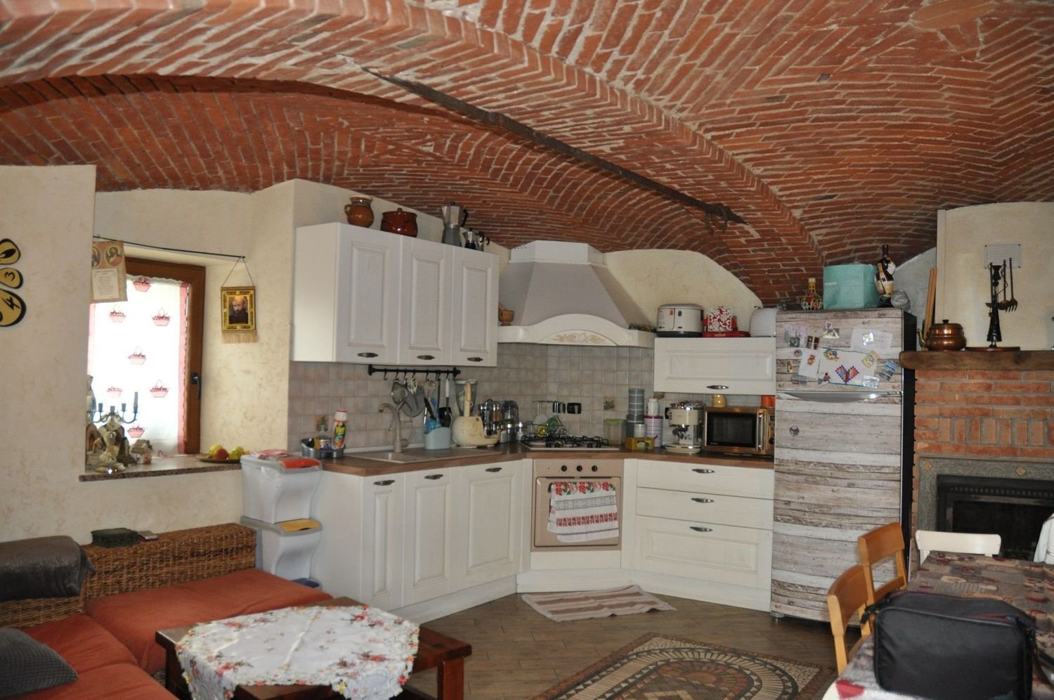 6 rooms Villa in Val della Torre, Italy No. 7971