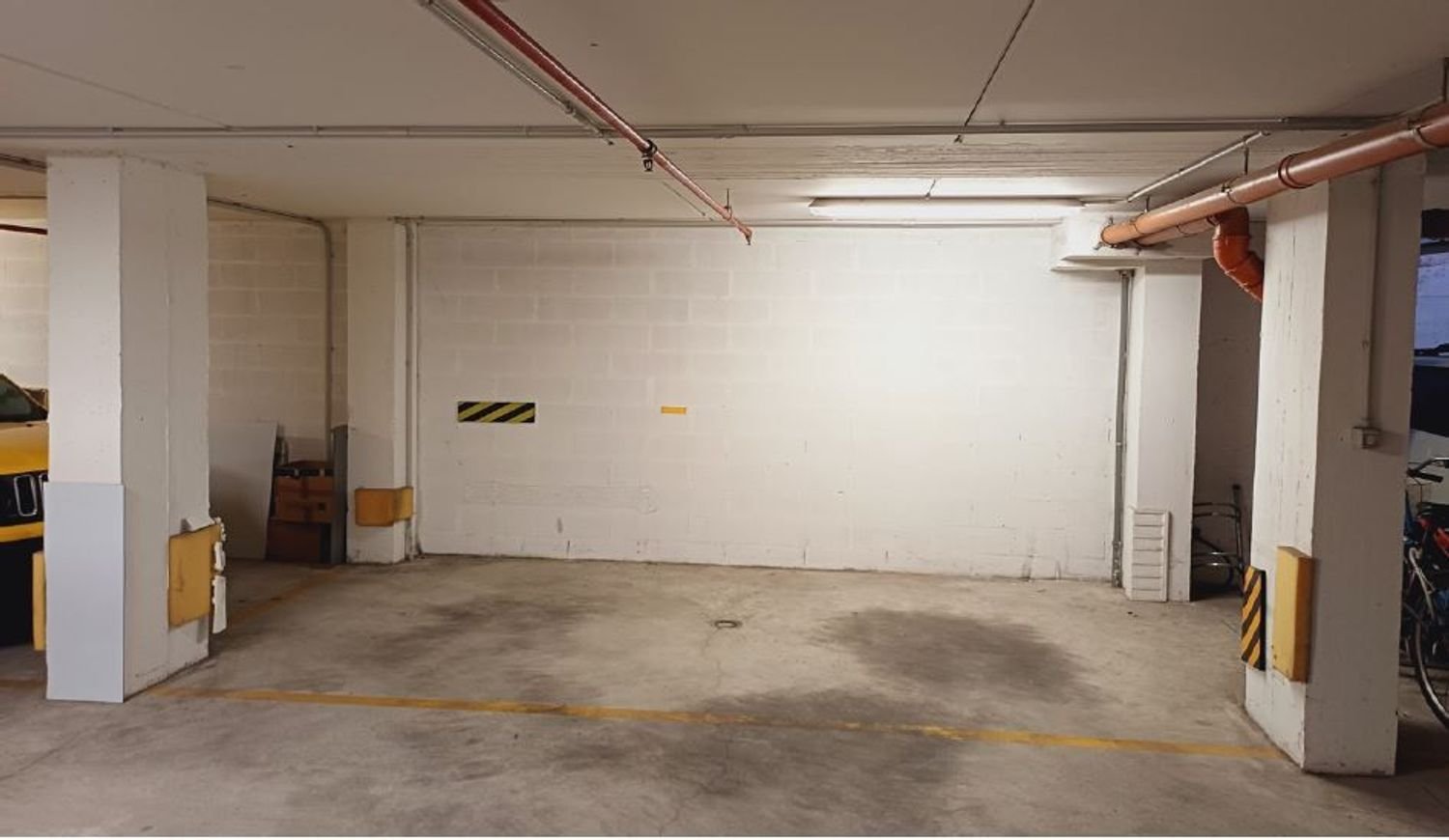  مرآب في Bologna, Italy رقم 140326