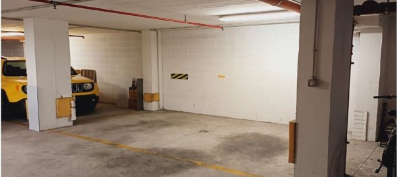  مرآب في Bologna, Italy رقم 140326 3