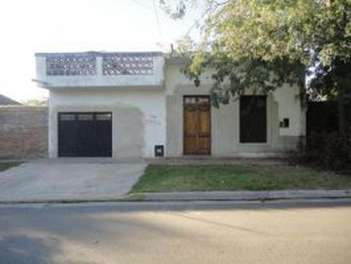 2 bedrooms House in Almirante Brown, Argentina No. 70403