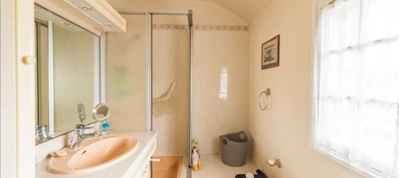 Casa de 5 dormitorios en Trevou-Treguignec, France No. 290076 5