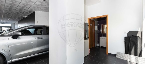 196m² Commercial property in Odivelas, Portugal No. 70694 16