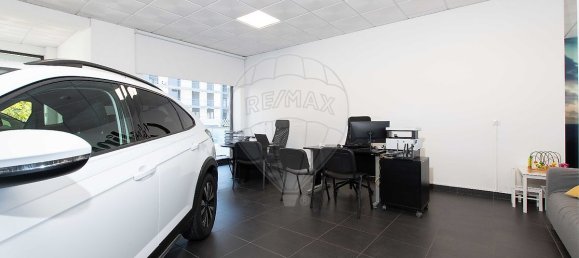 196m² Commercial property in Odivelas, Portugal No. 70694 11