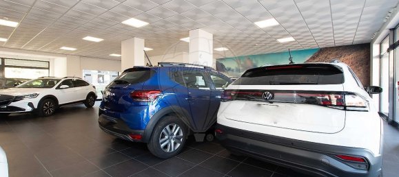 196m² Commercial property in Odivelas, Portugal No. 70694 8