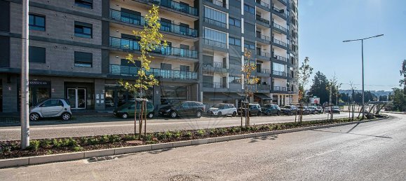 196m² Commercial property in Odivelas, Portugal No. 70694 4