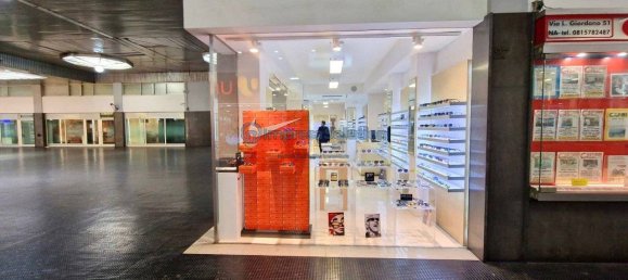 1-Zimmer Gewerbliche Immobilie in Naples, Italy, Nr. 176932 6