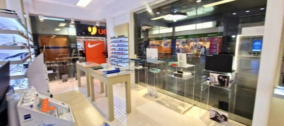 1-Zimmer Gewerbliche Immobilie in Naples, Italy, Nr. 176932 8