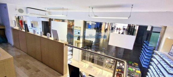 1-Zimmer Gewerbliche Immobilie in Naples, Italy, Nr. 176932 10