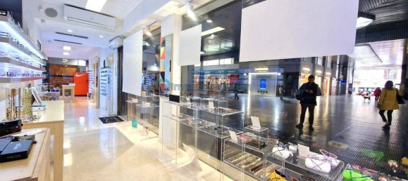 1-Zimmer Gewerbliche Immobilie in Naples, Italy, Nr. 176932 4