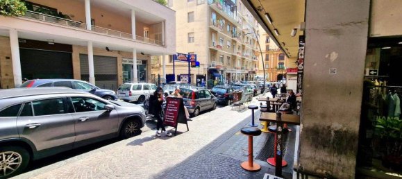 1-Zimmer Gewerbliche Immobilie in Naples, Italy, Nr. 176932 5