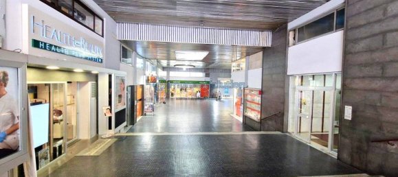 1-Zimmer Gewerbliche Immobilie in Naples, Italy, Nr. 176932 7