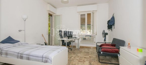 3-salle Appartement à Modena, Italy No. 107424 8