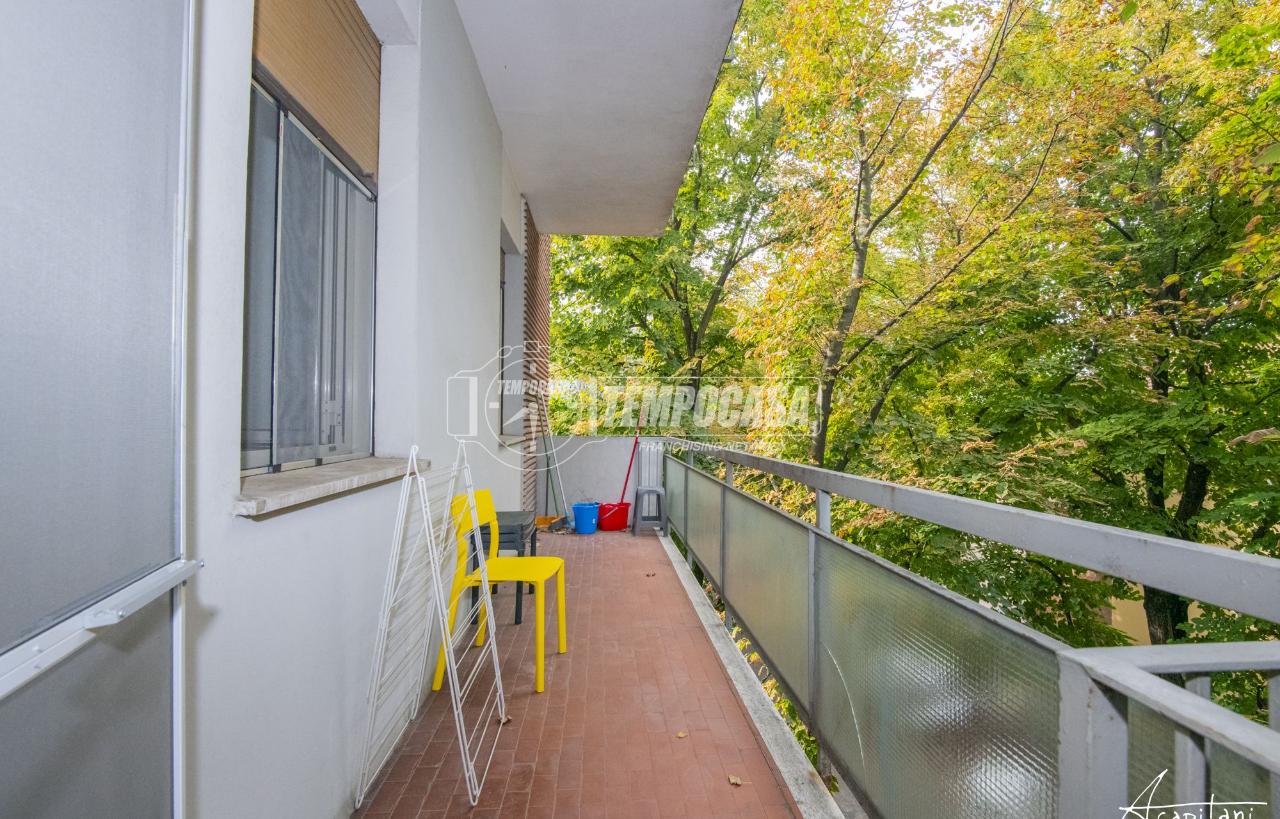 3 rooms Apartment in Modena, Italy No. 107424