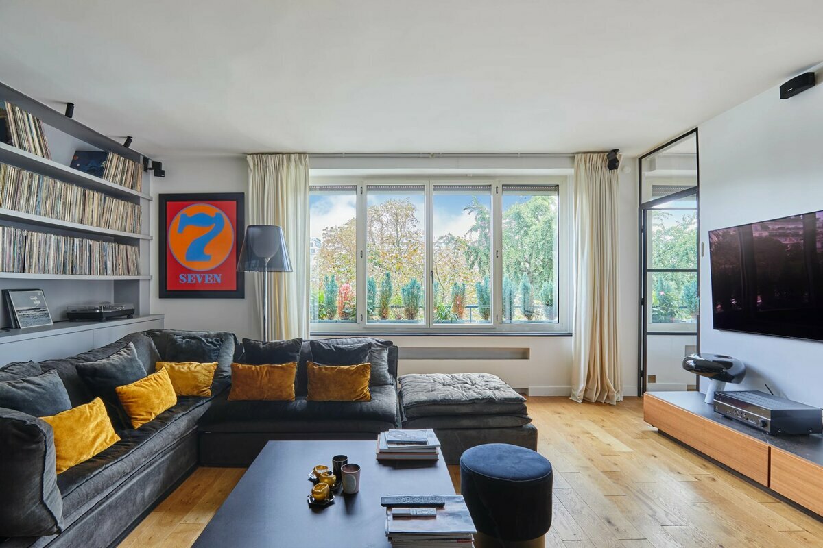 2 bedrooms Castles in Paris, France No. 137412