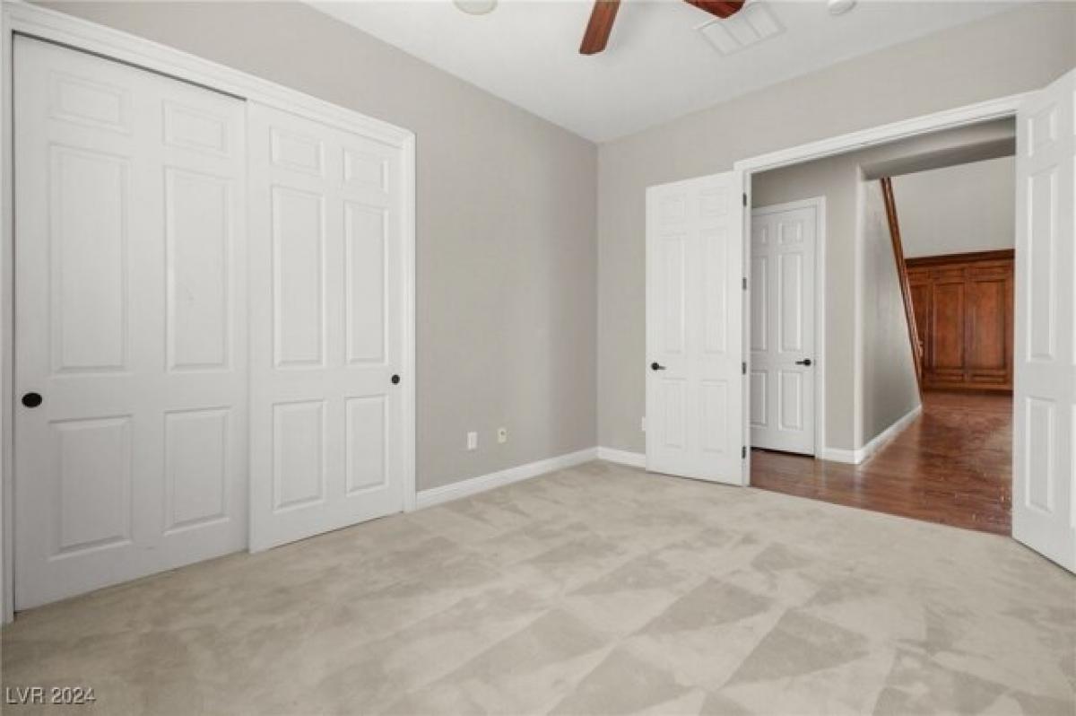 5 bedrooms House in North Las Vegas, USA No. 394591