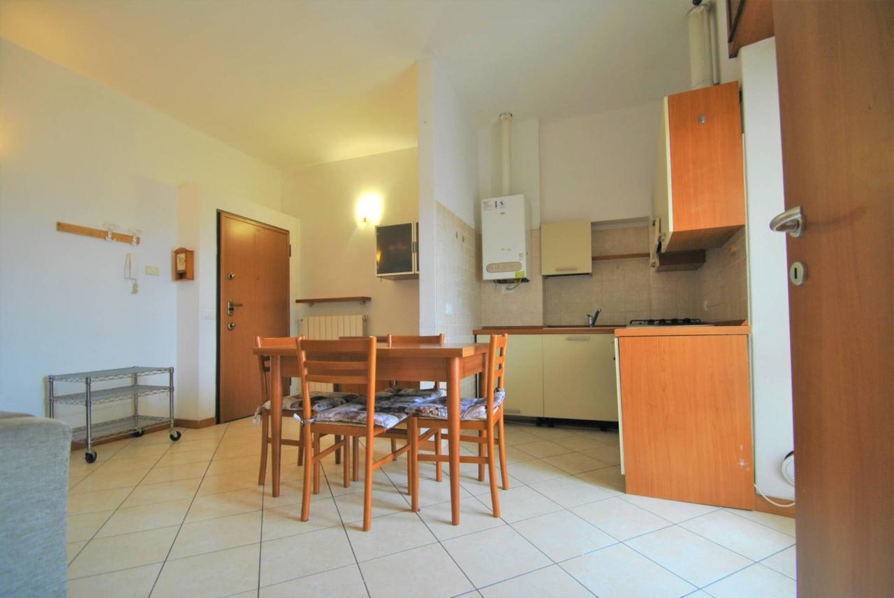 Квартира с 2 комнатами в Альцано Ломбардо, Италия № 38767