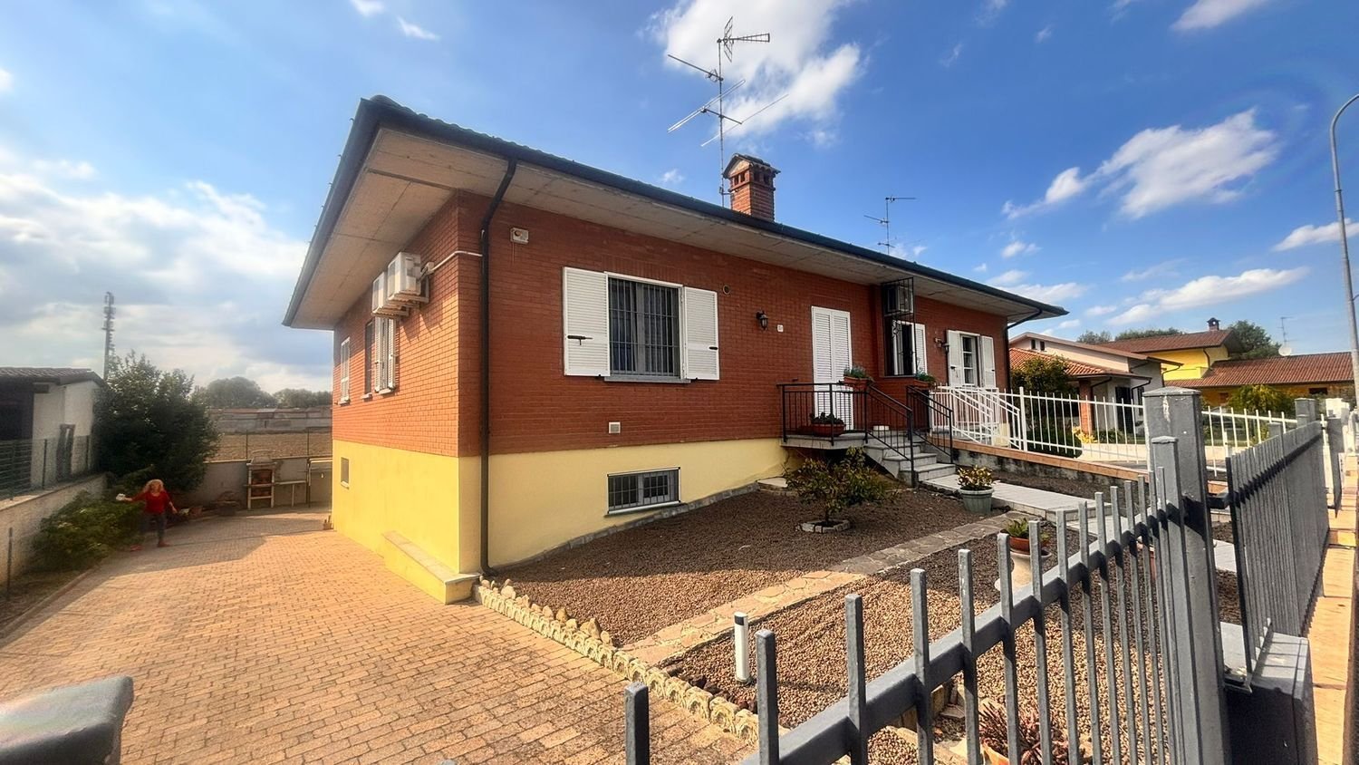 3 rooms House in Mezzanino, Italy No. 171751