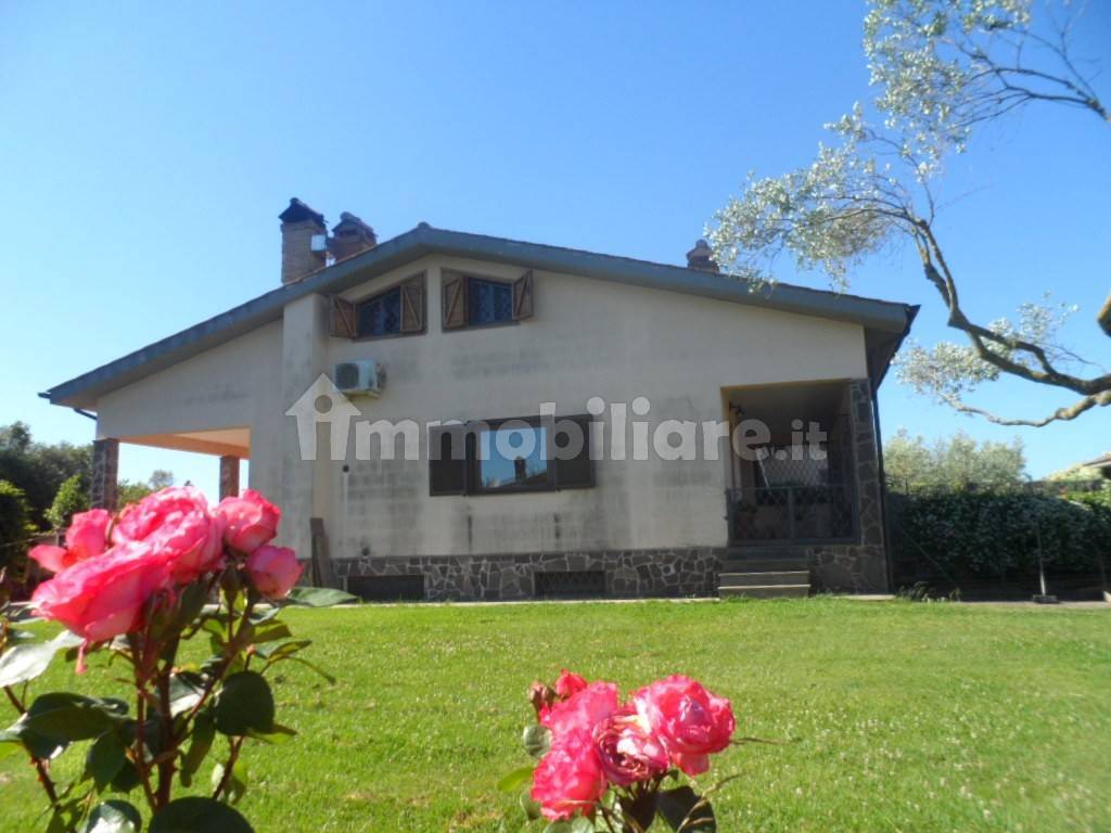3 bedrooms Villa in Bracciano, Italy No. 282990