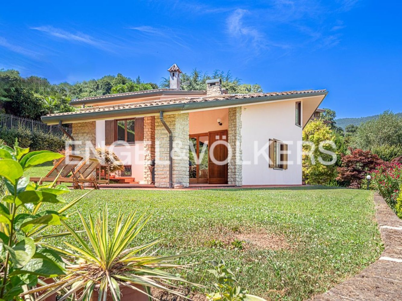 6-salle Villa à Olgiate Molgora, Italy No. 106513