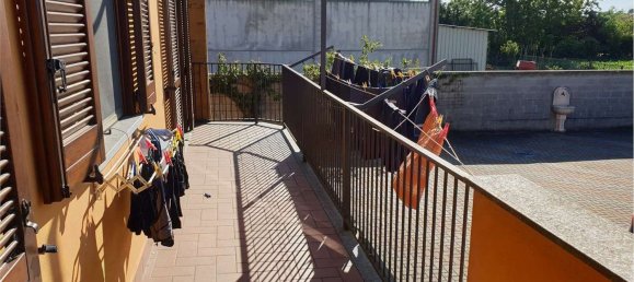 Villa de 4 habitaciónes en Mortara, Italy No. 5777 10