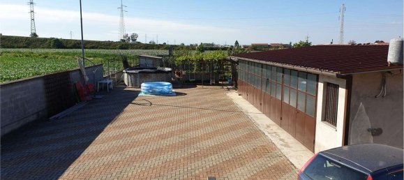 Villa de 4 habitaciónes en Mortara, Italy No. 5777 6