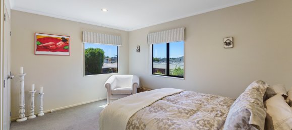 4 bedrooms House in Paraparaumu, New Zealand No. 110 25