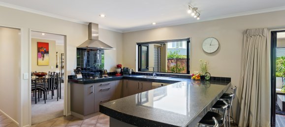 4 bedrooms House in Paraparaumu, New Zealand No. 110 14