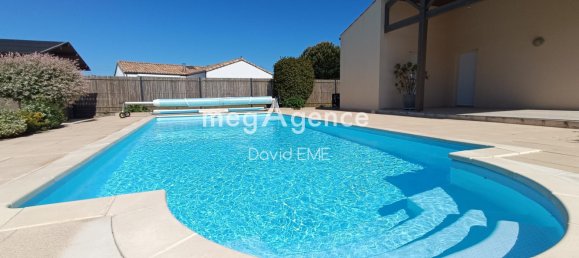 5 bedrooms House in Aizenay, France No. 106278 2