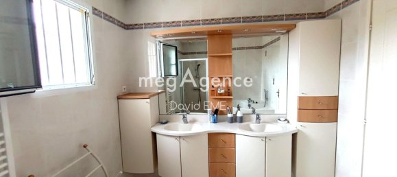 5 bedrooms House in Aizenay, France No. 106278 12