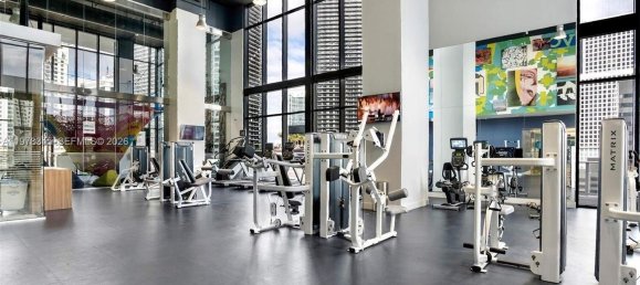 1 dormitorio propiedad comercial en venta en Miami, Miami-Dade, Florida, USA № 615379 2