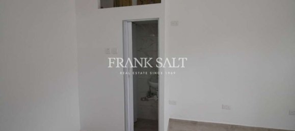 18m² Shop in Fgura, Malta No. 12691 2