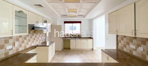 Villa de 5 dormitorios en Dubai Sports City, UAE No. 98562 2