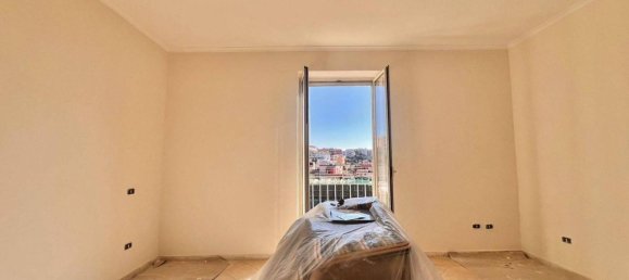 2-salle Appartement à Pozzuoli, Italy No. 32002 23