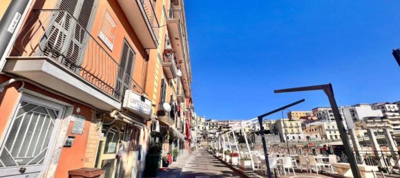 2-salle Appartement à Pozzuoli, Italy No. 32002 25