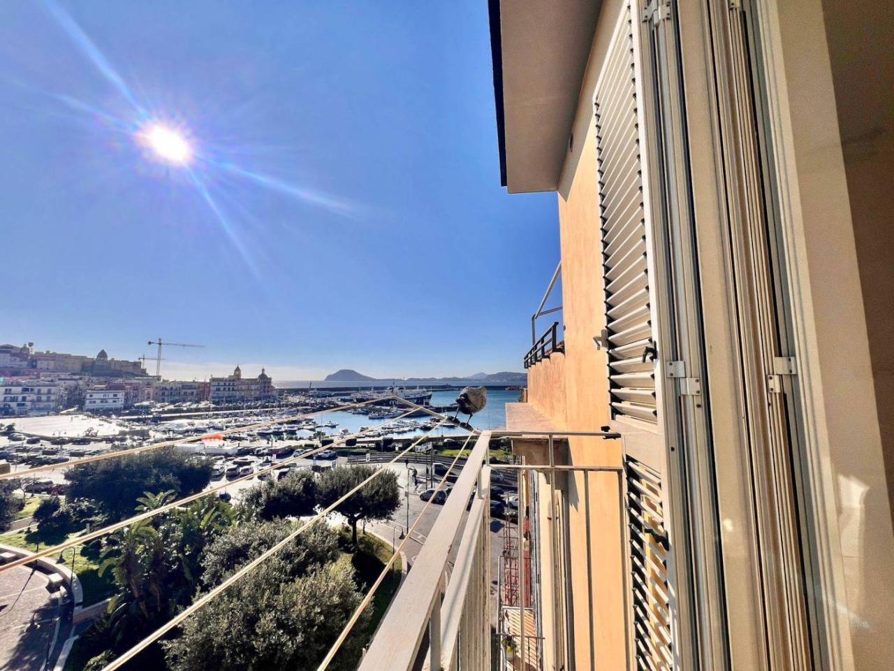 2-salle Appartement à Pozzuoli, Italy No. 32002