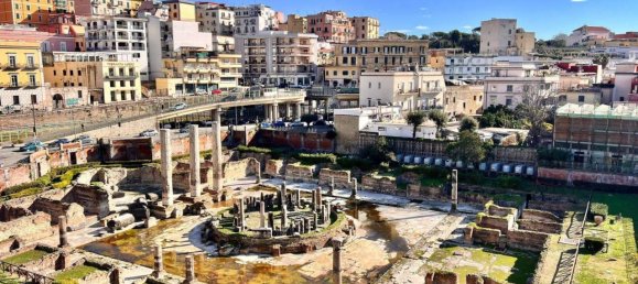 2-salle Appartement à Pozzuoli, Italy No. 32002 4