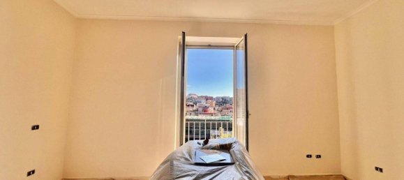 2-salle Appartement à Pozzuoli, Italy No. 32002 6