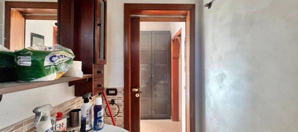 2-salle Appartement à Pozzuoli, Italy No. 32002 20