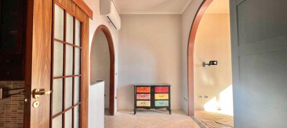 2-salle Appartement à Pozzuoli, Italy No. 32002 22