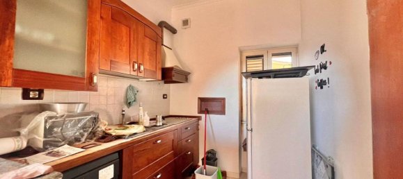 2-salle Appartement à Pozzuoli, Italy No. 32002 17