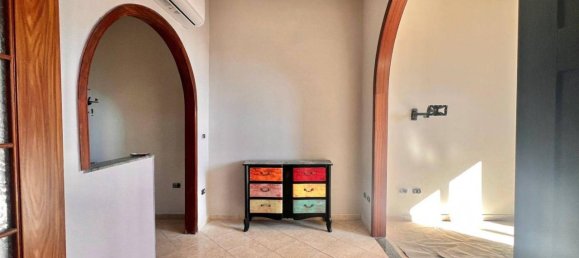 2-salle Appartement à Pozzuoli, Italy No. 32002 15