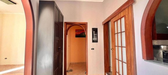 2-salle Appartement à Pozzuoli, Italy No. 32002 13