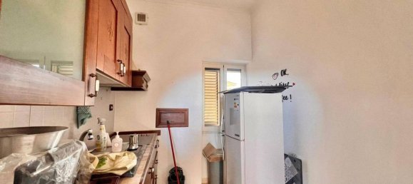 2-salle Appartement à Pozzuoli, Italy No. 32002 16