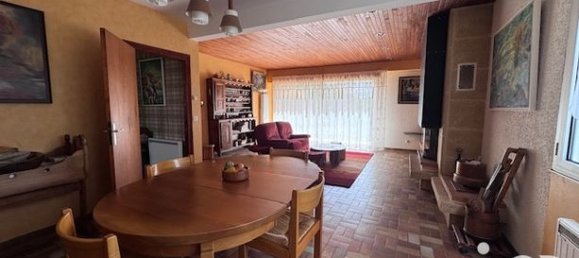 Casa de 5 dormitorios en Le Poinconnet, France No. 301823 6