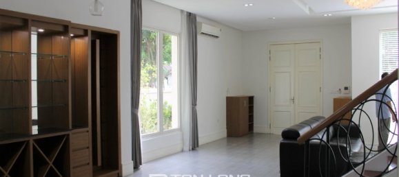 4 bedrooms Villa in Long Bien, Vietnam No. 846 2